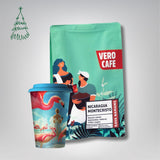 Dovanų rinkinys: Daugkartinis puodelis su A. Kriščiūno kūryba 473 ml ir kava 200 g VERO CAFE Nicaragua Montecristo 200 g 