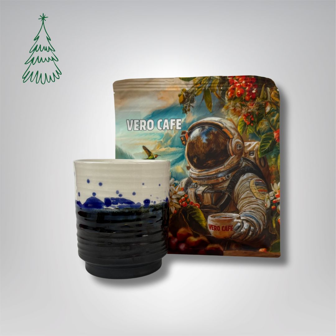 Dovanų rinkinys: R. Dagio keramikinis puodelis ir kava 200 g VERO CAFE Mėlynas ~400 ml Kosmonautas 200 g 