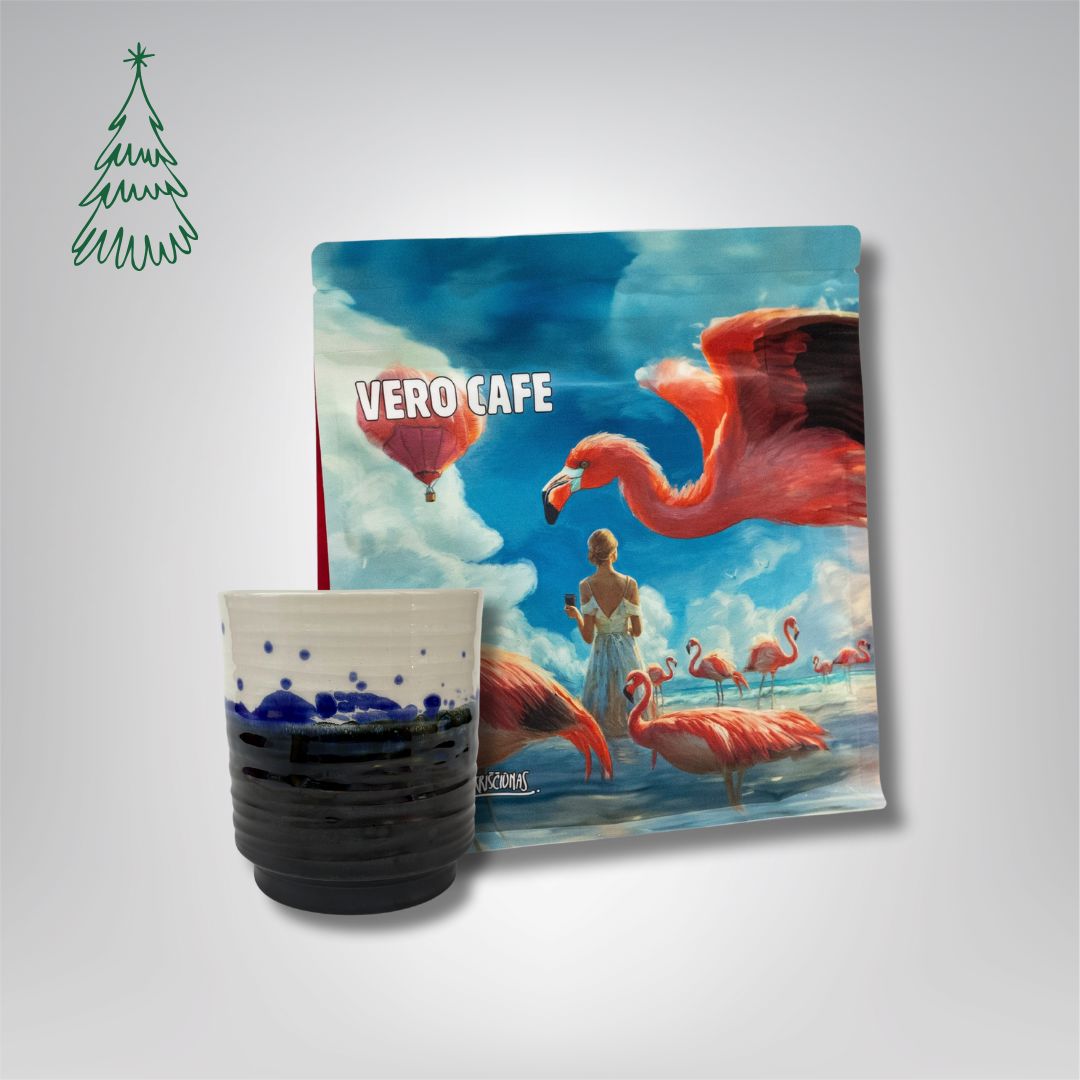 Dovanų rinkinys: R. Dagio keramikinis puodelis ir kava 200 g VERO CAFE Mėlynas ~400 ml Flamingas 200 g 